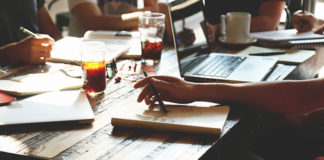 Reklamowanie swojej uczelni