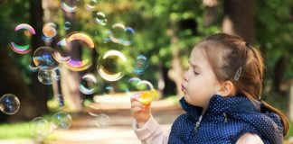 Polisa dla dziecka – czy warto i kiedy warto ją wykupić?