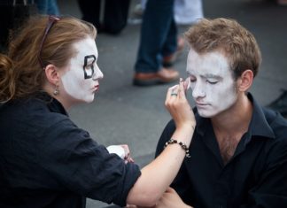 Studia aktorskie malowanie twarzy